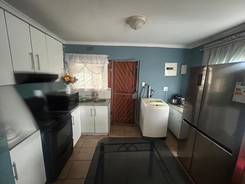 5 Bedroom Property for Sale in Malibu Village Western Cape